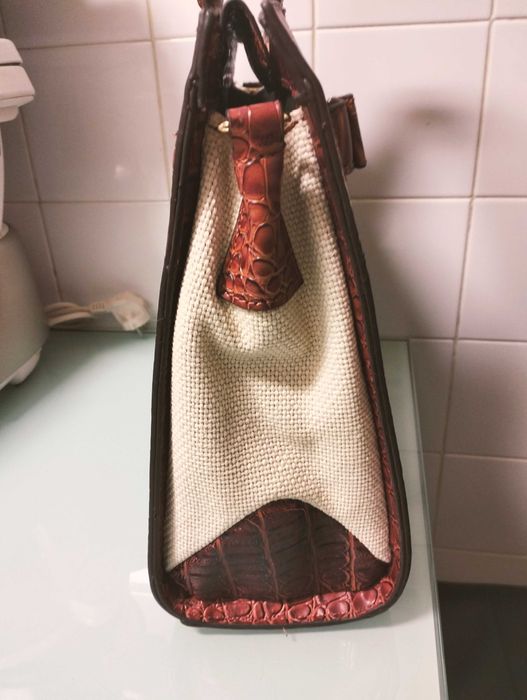 Vendo carteira lindíssima praticamente nova