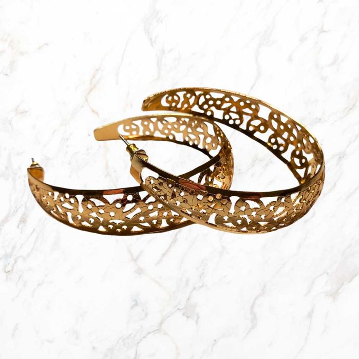 Массивные Золотистые Серьги с ажурным орнаментом — модный тренд сезона