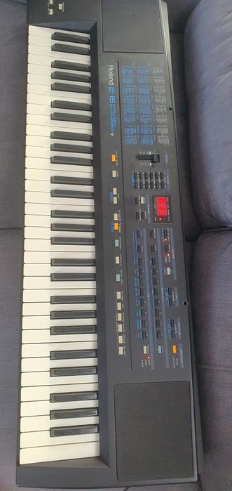 Roland E15 keyboard