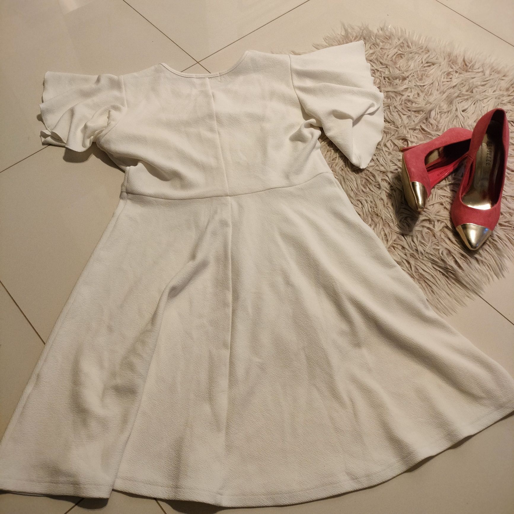 Biała elegancka sukienka L