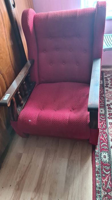 Oddam 2 tapczany i 4 fotele