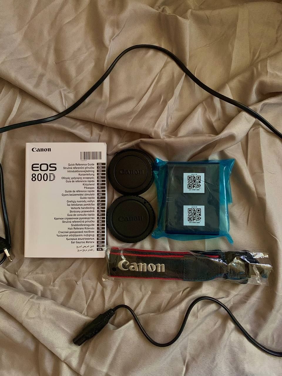 Продам камеру Canon EOS 800D Терміново!