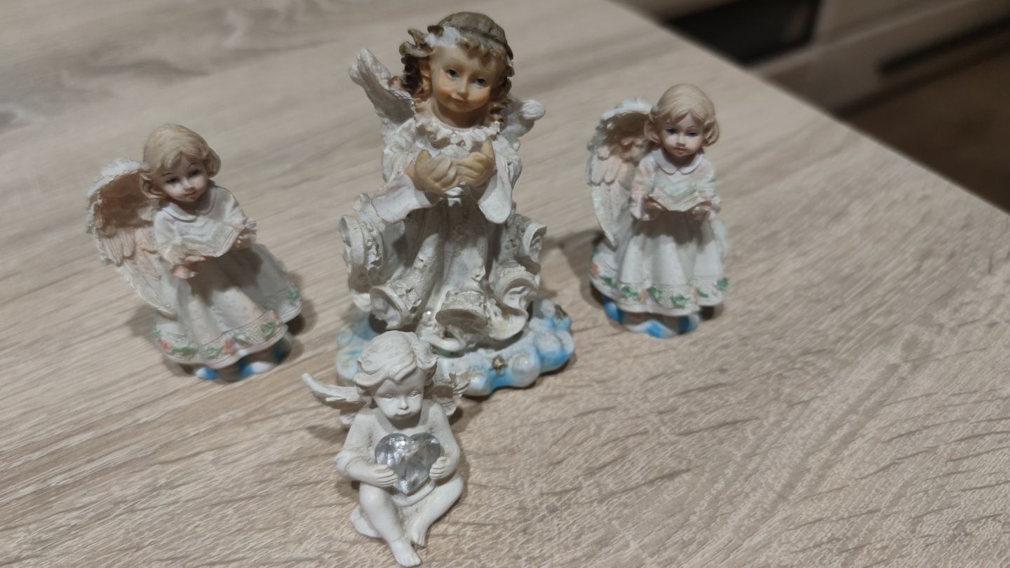 Zestaw figurek świętych lekko uszkodzone
