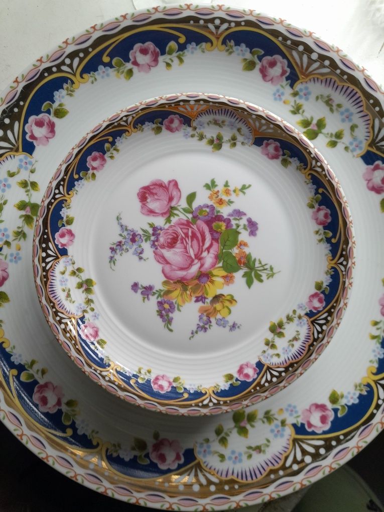 Prato grande de bolo e 6 de sobremesa porcelanas A. V. Limoges Portuga