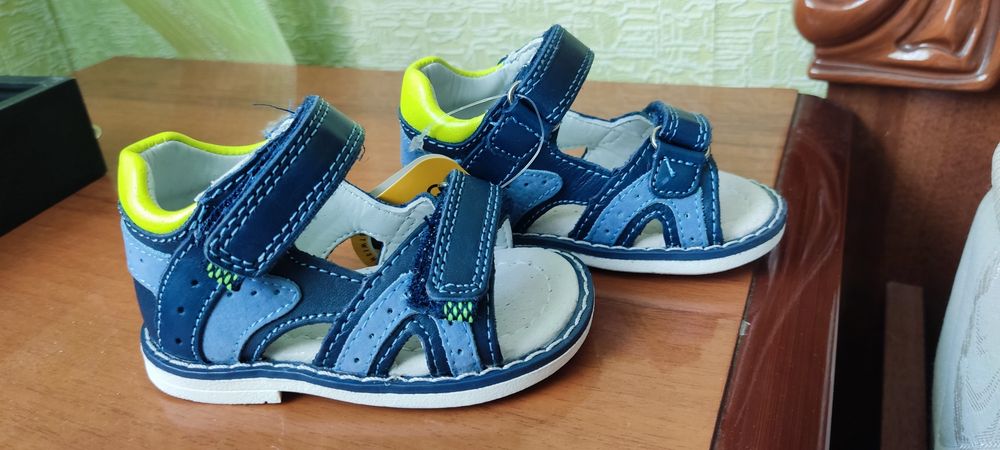 Дитячі шкіряні сандалі НОВІ
