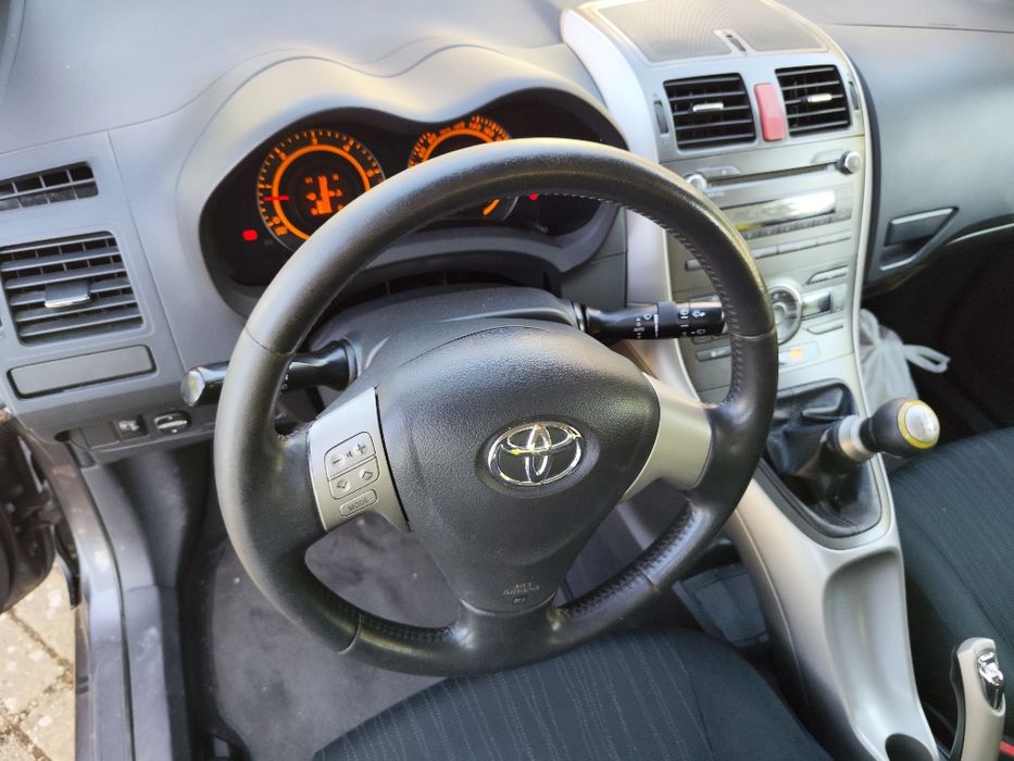 Toyota Auris 1.4 D4d 5 portas excelente estado geral