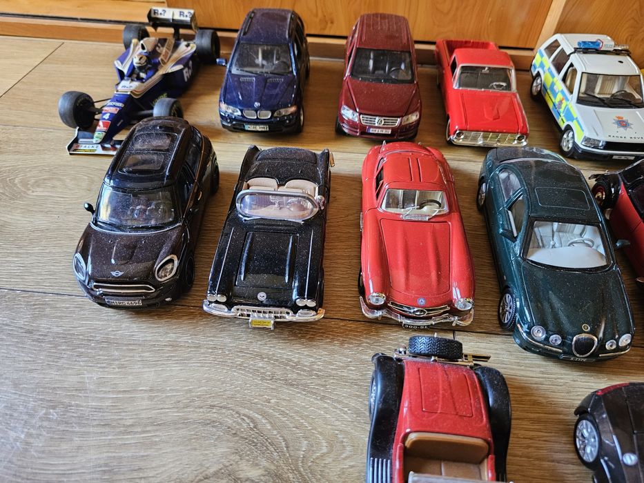 Aceito propostas. Conjunto de carrinhos 1:24