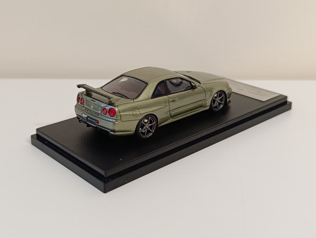 1:43 HPi Nissan Skyline GT-R R34 V - spec II Nur Millenium Jade