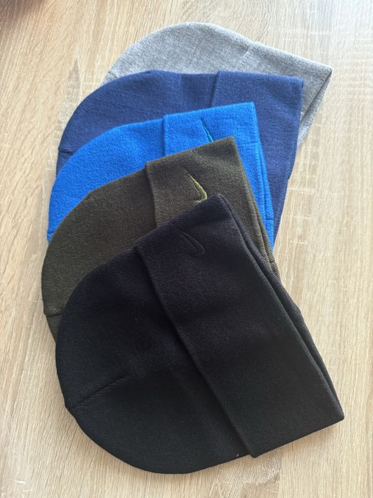 Шапки розпродаж чоловічі і жіночі