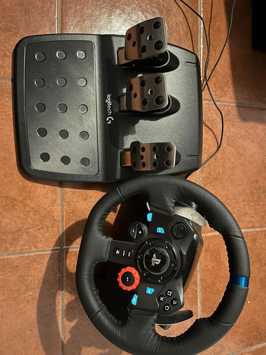 Volante Logitech G29 compatível com PS4/PS5/PC