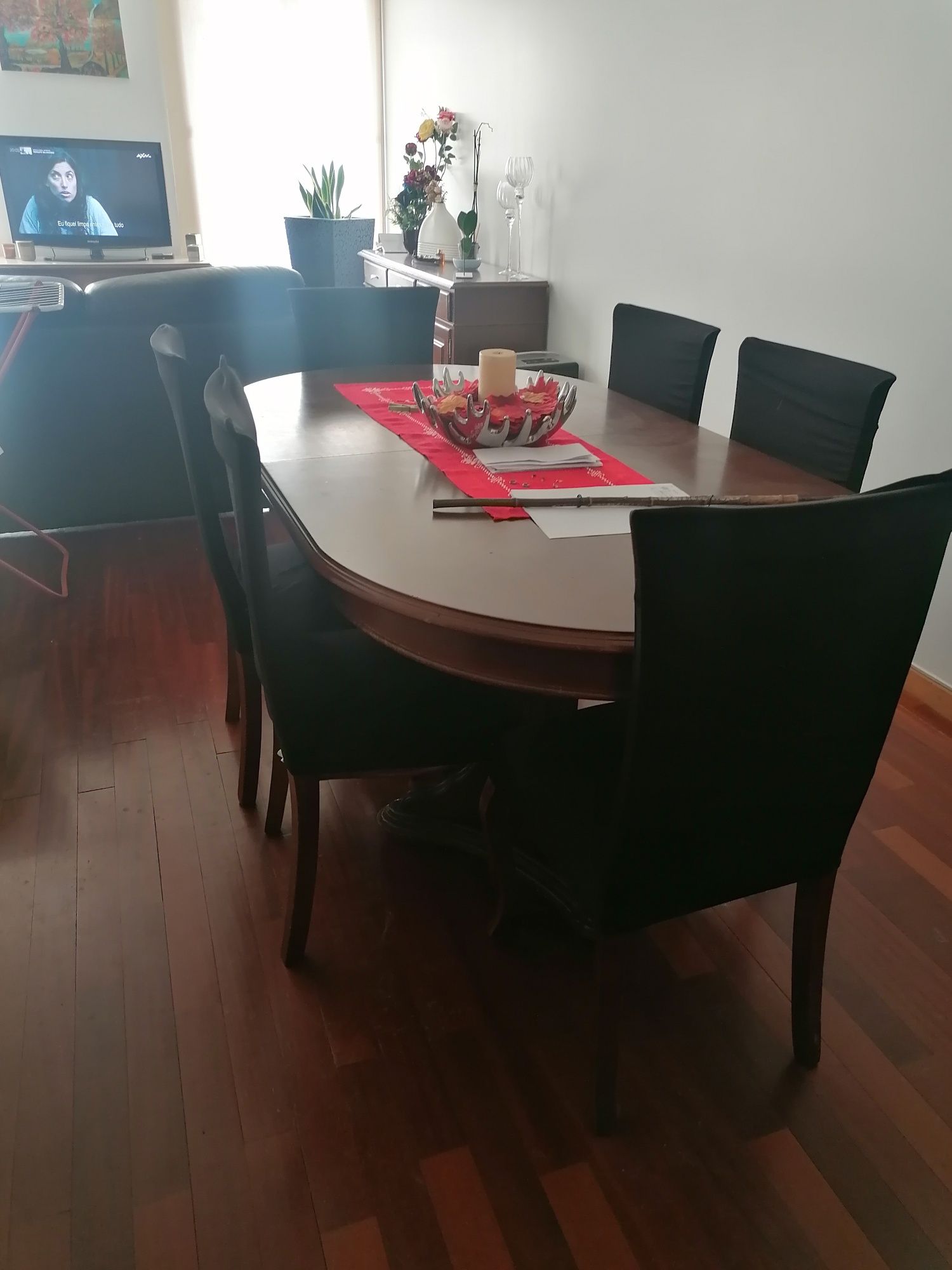 Sala de jantar em madeira maciça