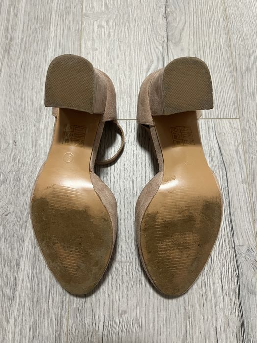 Замшеві туфельки, бежевого кольору 34 розмір