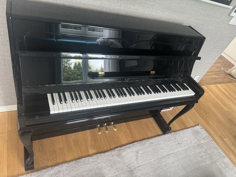 Pianino Calisia piano black polysk - 3 pedaly