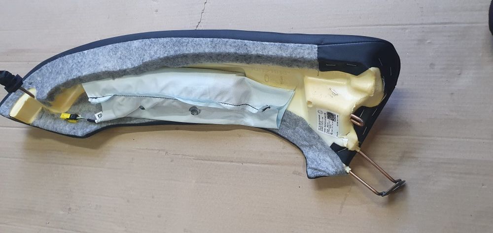 Poduszka kanapy AIRBAG prawy tyl octavia III