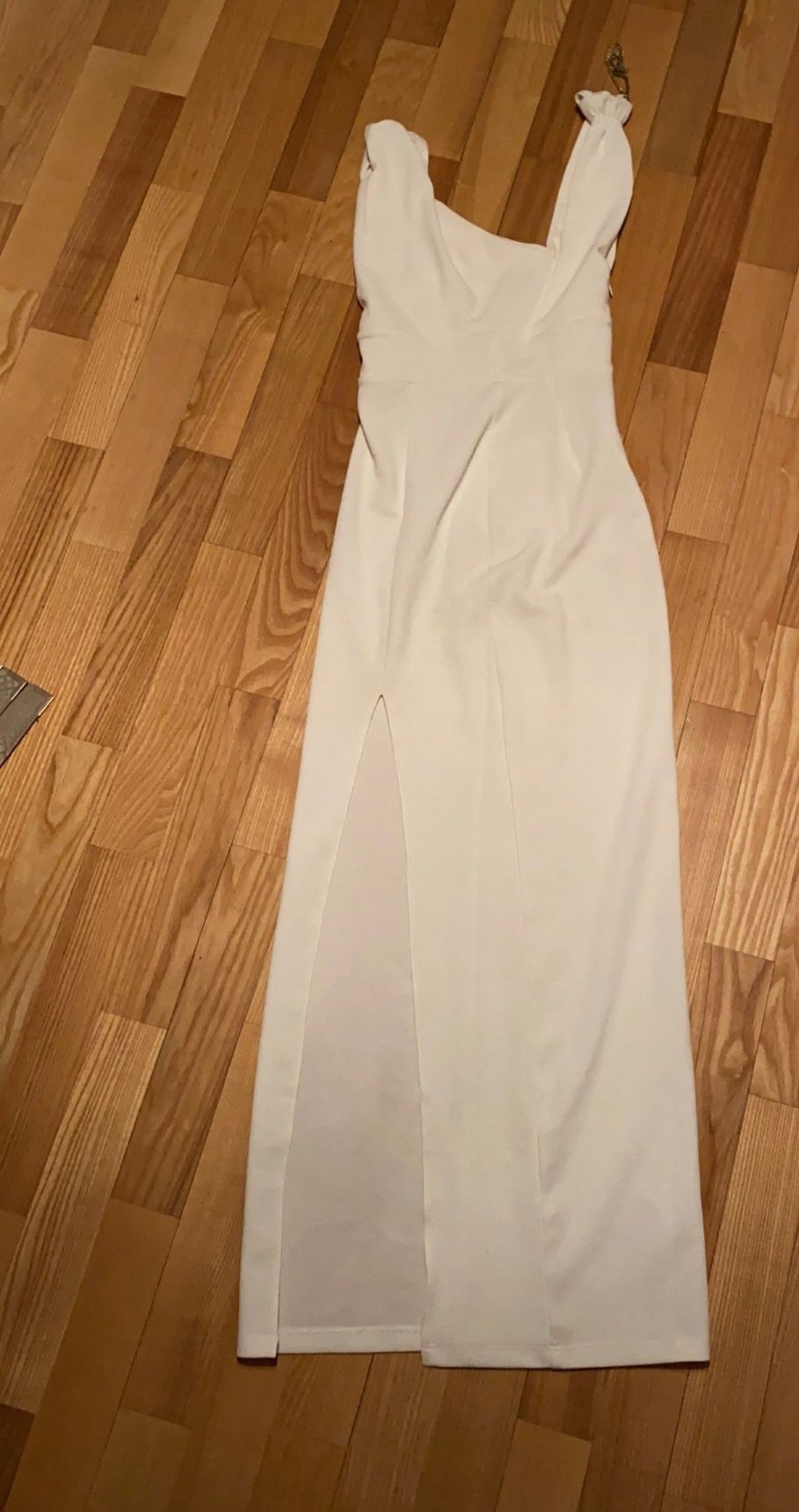 Suknia ślubna biała podkreślająca talię