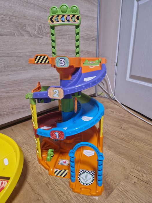 Tut tut autka remiza, parking, 2 auta - OKAZJA