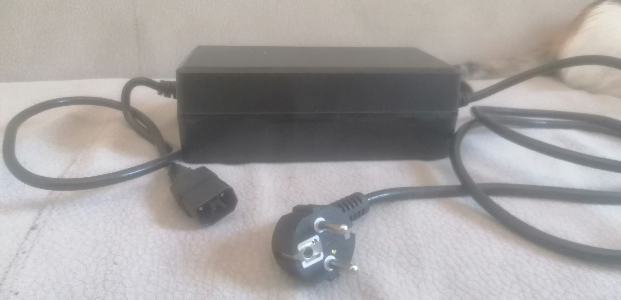 Carregador 72v 10a yadea