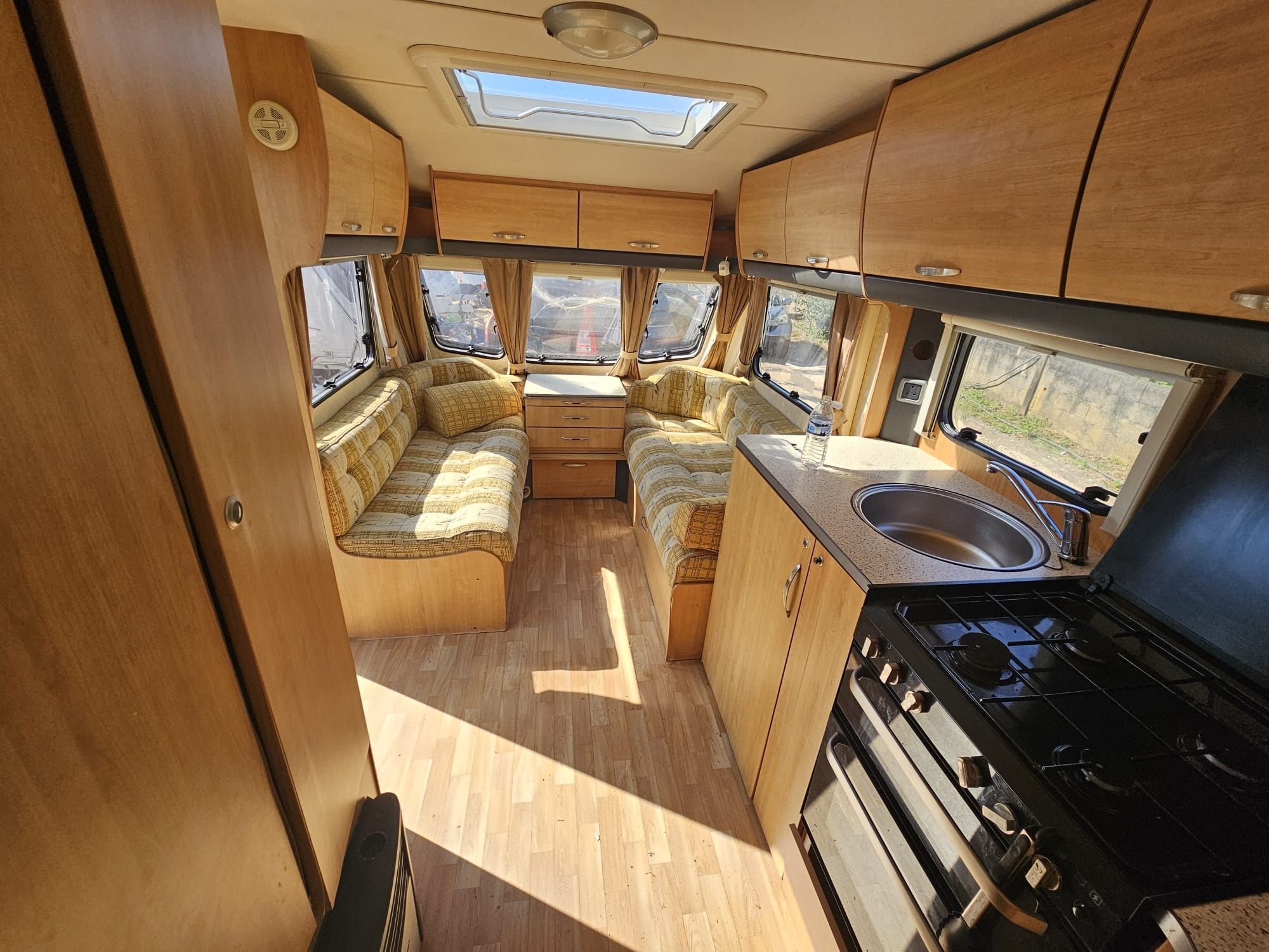 Caravana 4 dormidas com quarto e cama fixa