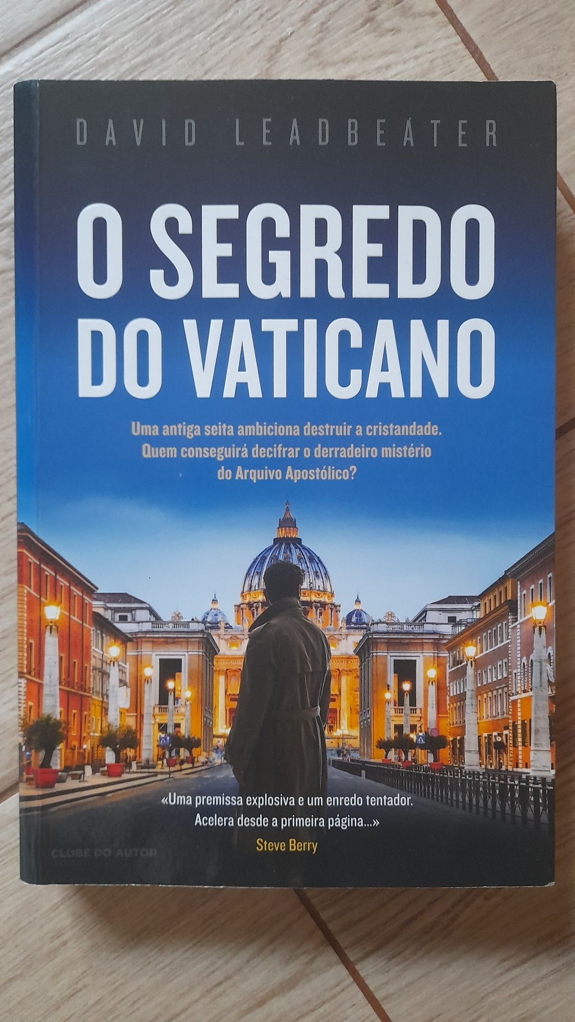 O Segredo do Vaticano, Livro