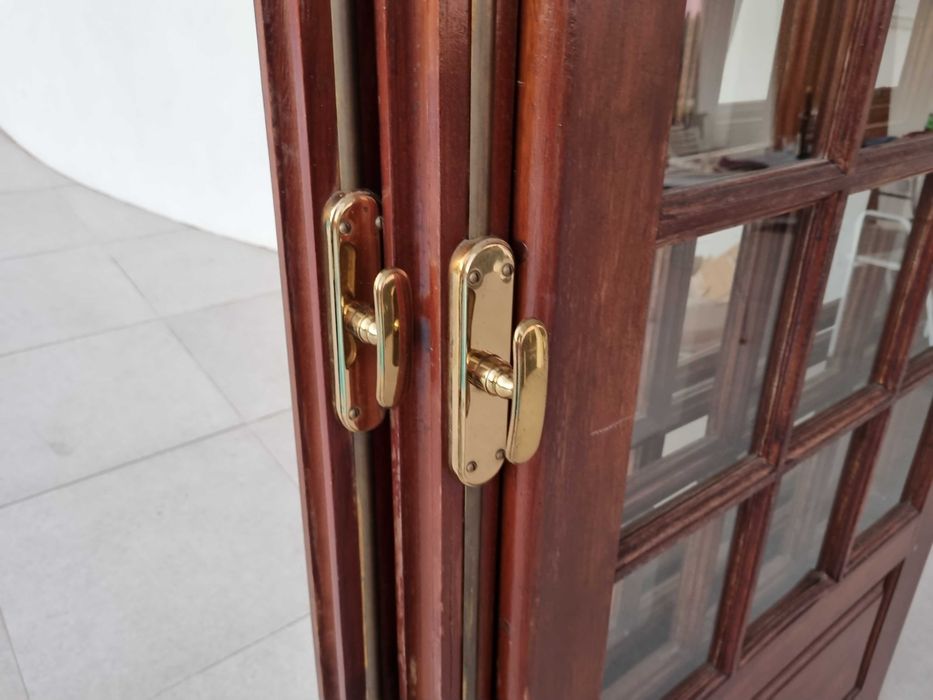 portas e janelas em madeira exótica