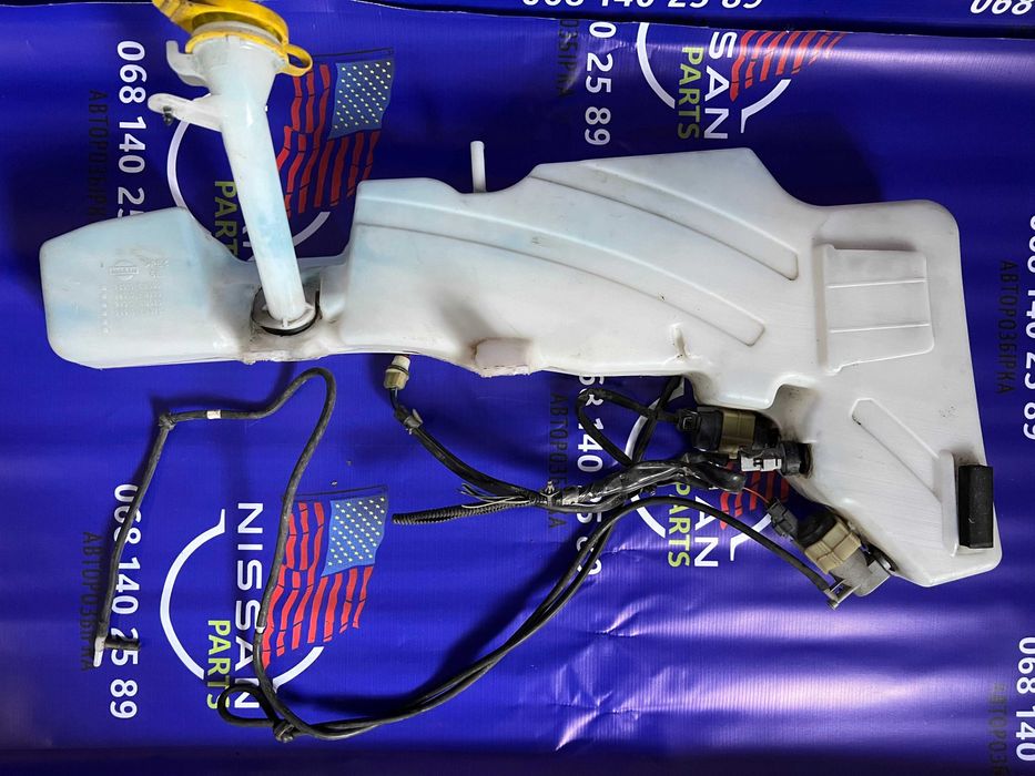 Бачок омывателя стекла Nissan Navara Ниссан Ніссан Навара D40 2005-14