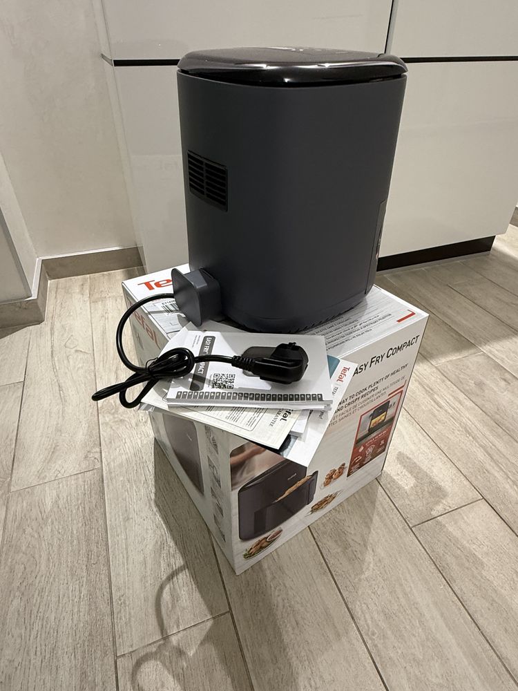 Мультипечь Tefal Easy Fry Compact EY145B10.