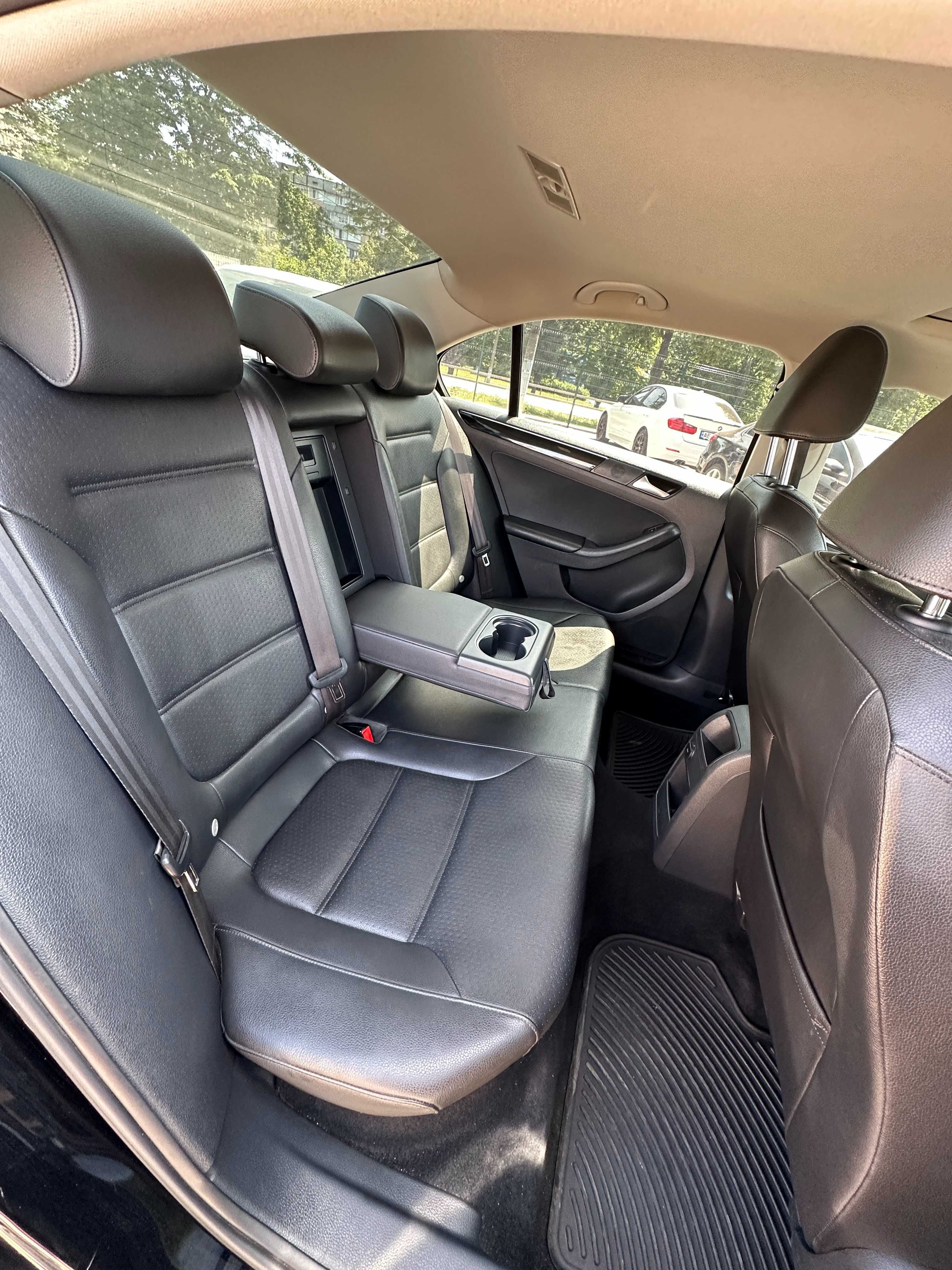 Продам  Volkswagen Jetta SEL 2016 рік можлива розстрочка,кредит!