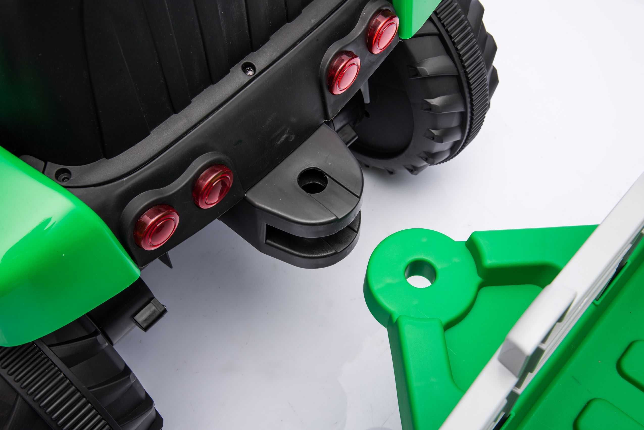 Traktor T7 12V z przyczepką na akumulator dla dzieci