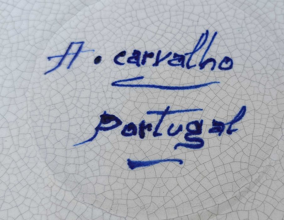 Prato faiança pintado a mão em azul decorativo