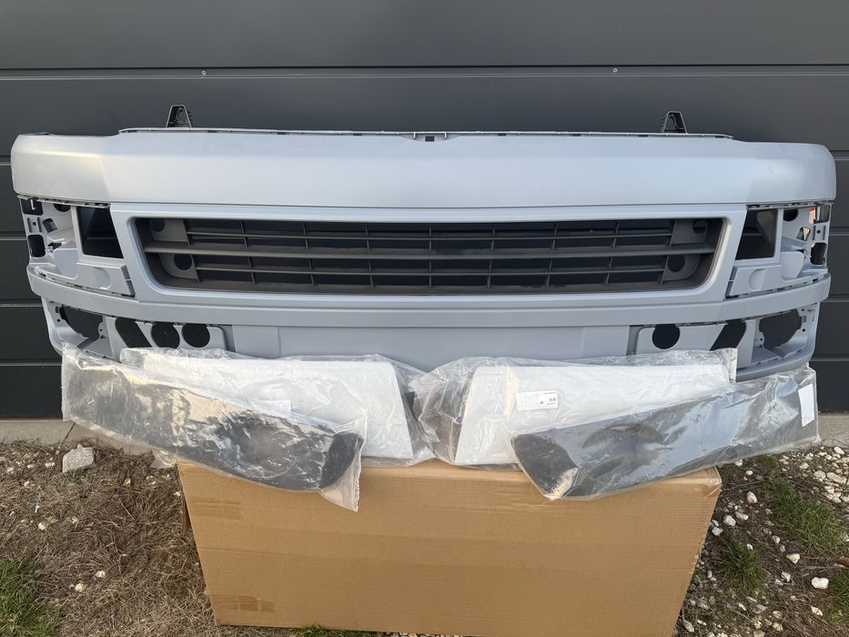 Nowy zderzak z zaślepkami Volkswagen T5 lift z Niemiec