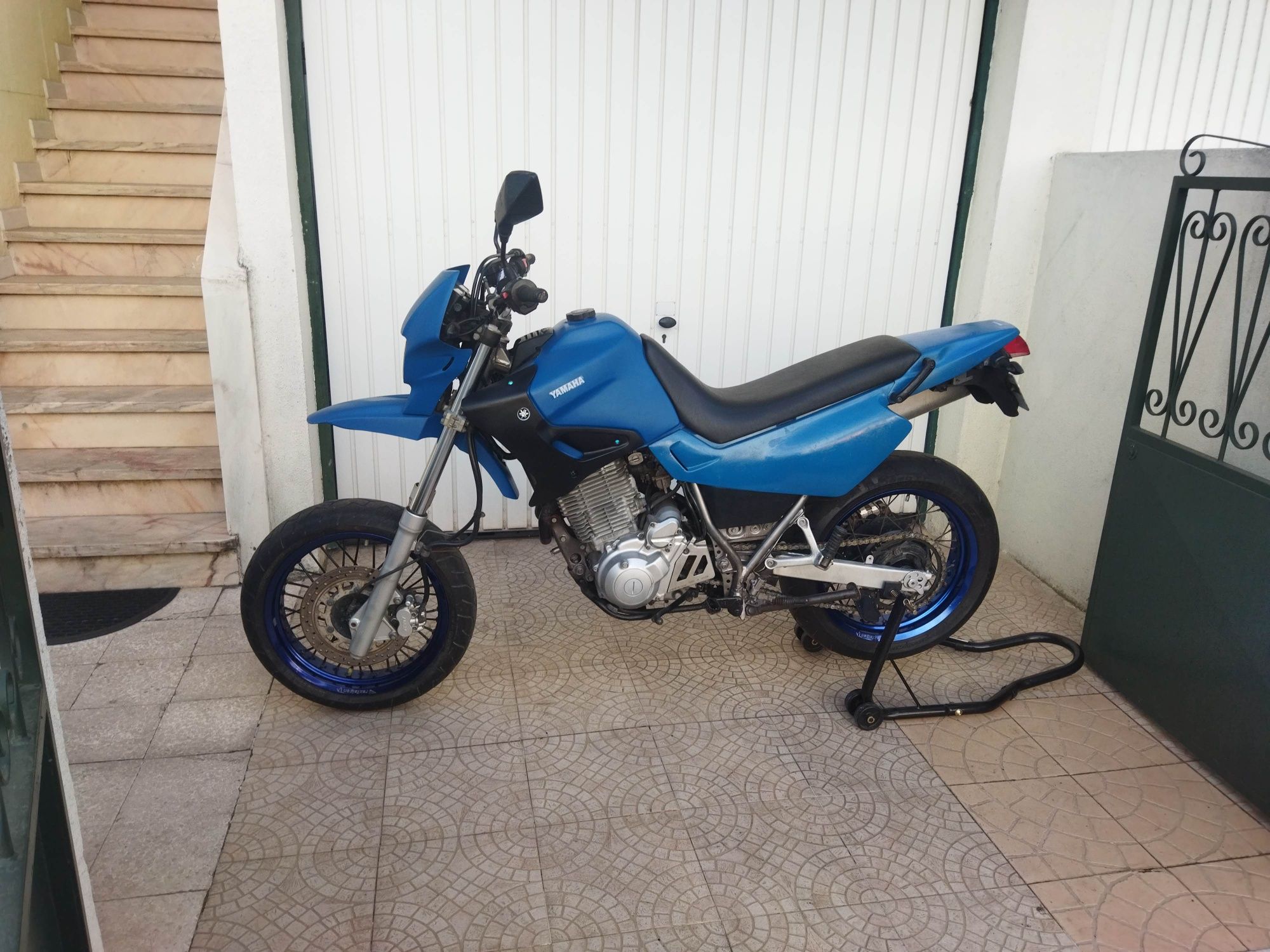 Yamaha XT 600, em bom estado, Supermotard tudo averbado, aceito retoma