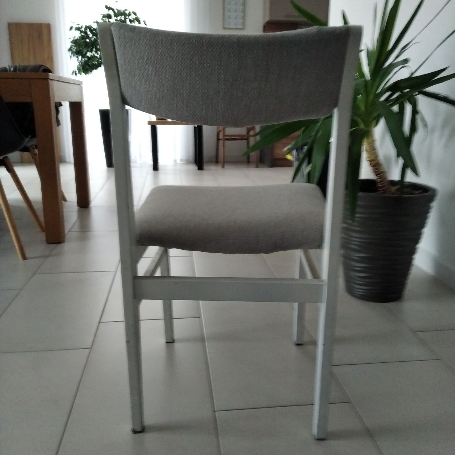Krzesło z epoki PRL-u