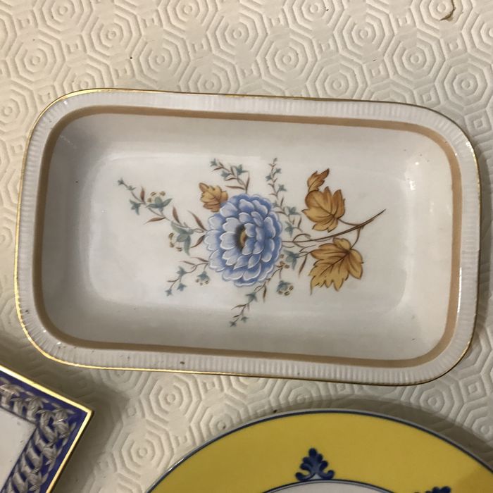 Vários pratos vista alegre