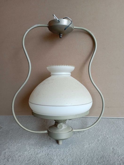 Lampa wisząca z czasów PRL