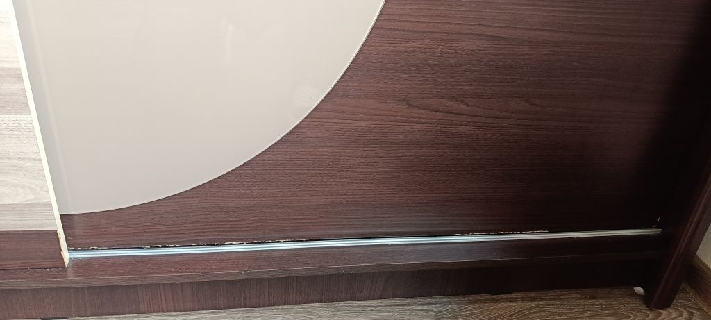 Szafa przesuwna brązowa 204x220x60