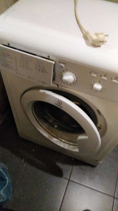 Продам дві пральні машини Indesit