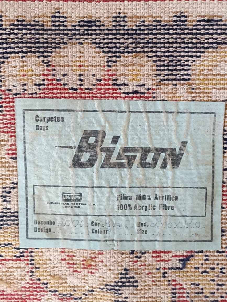 Tapete grande ou carpete antiga marca BISON  e em óptimo estado