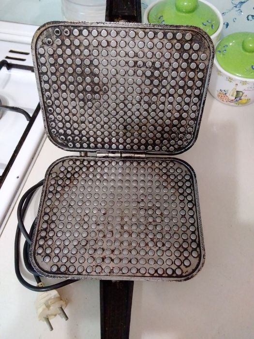 Электровафельница Ласунка.