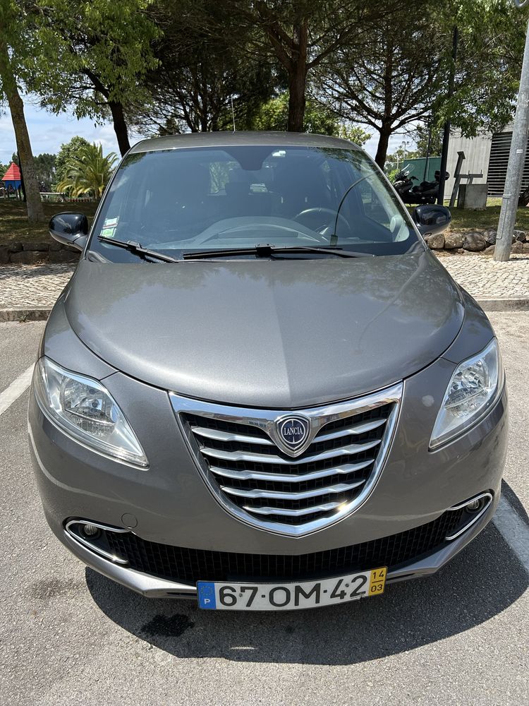Lancia ypsilon 2014