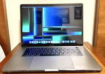 Macbook Pro (15) 2018 - Core i9/16GB/512GB - TouchBar
