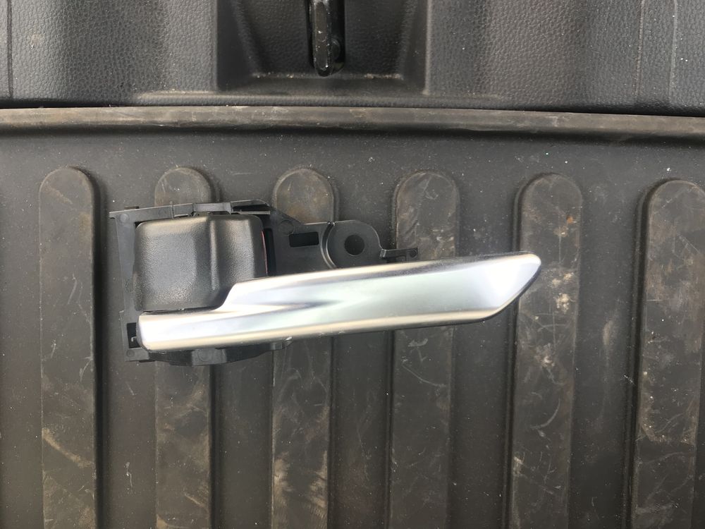 Ручки передней левой двери Toyota RAV4 2019-2020.