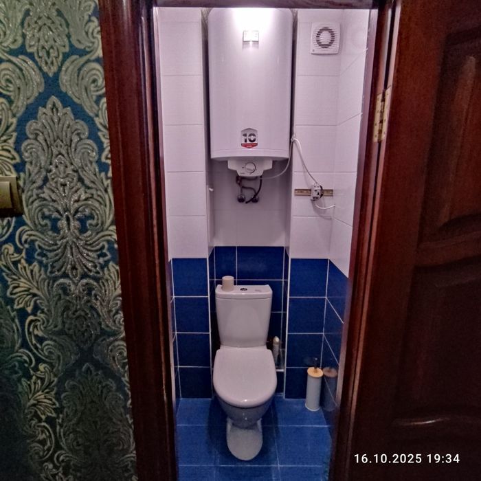 Здам кімнату дівчині/молодій жінці (можна з котиком) на Троєщині.