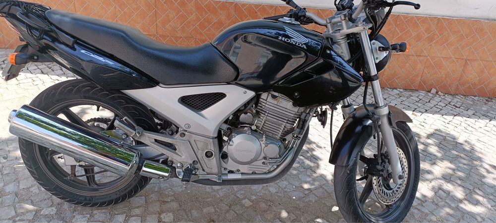 Moto Honda CBF 250.   Ano 2010