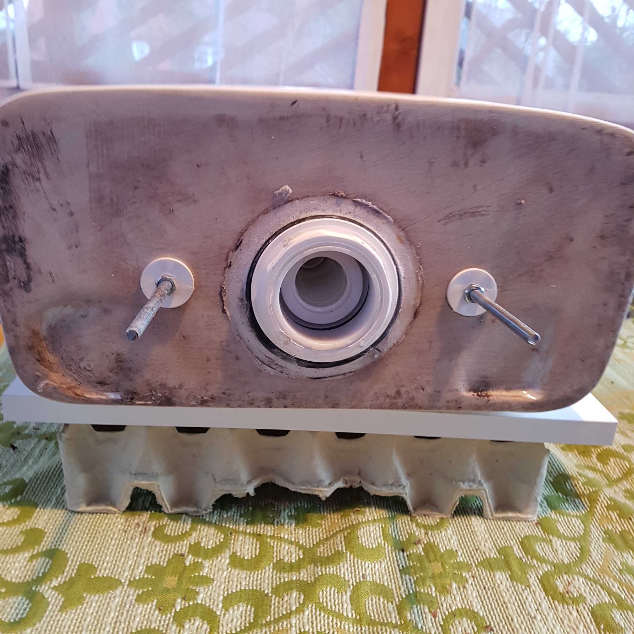 Spłuczka ceramiczna marki HYBNER