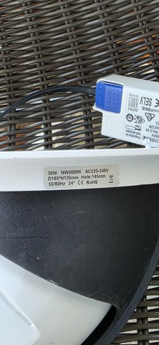 Lampy ledowe halogen wpuszczana w sufit
