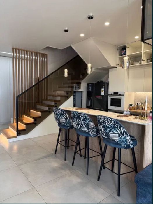 Продажа прикольной видовой двухуровневой квартиры с ремонтом