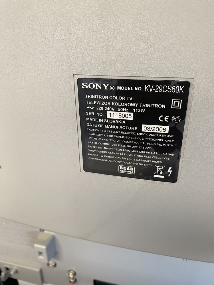 Телевізор Sony trinitron з підставкою для нього і тюнером