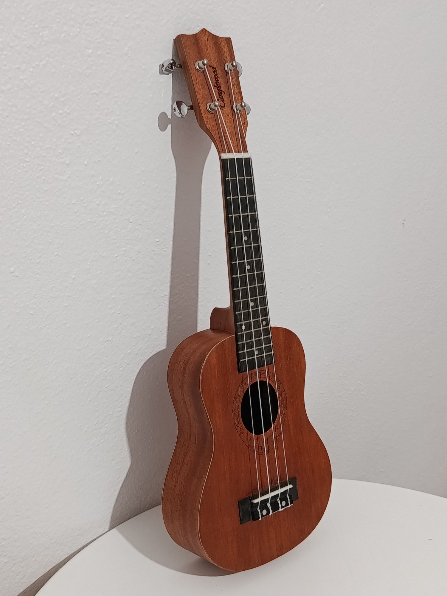 Ukulele acústico de madeira - como novo