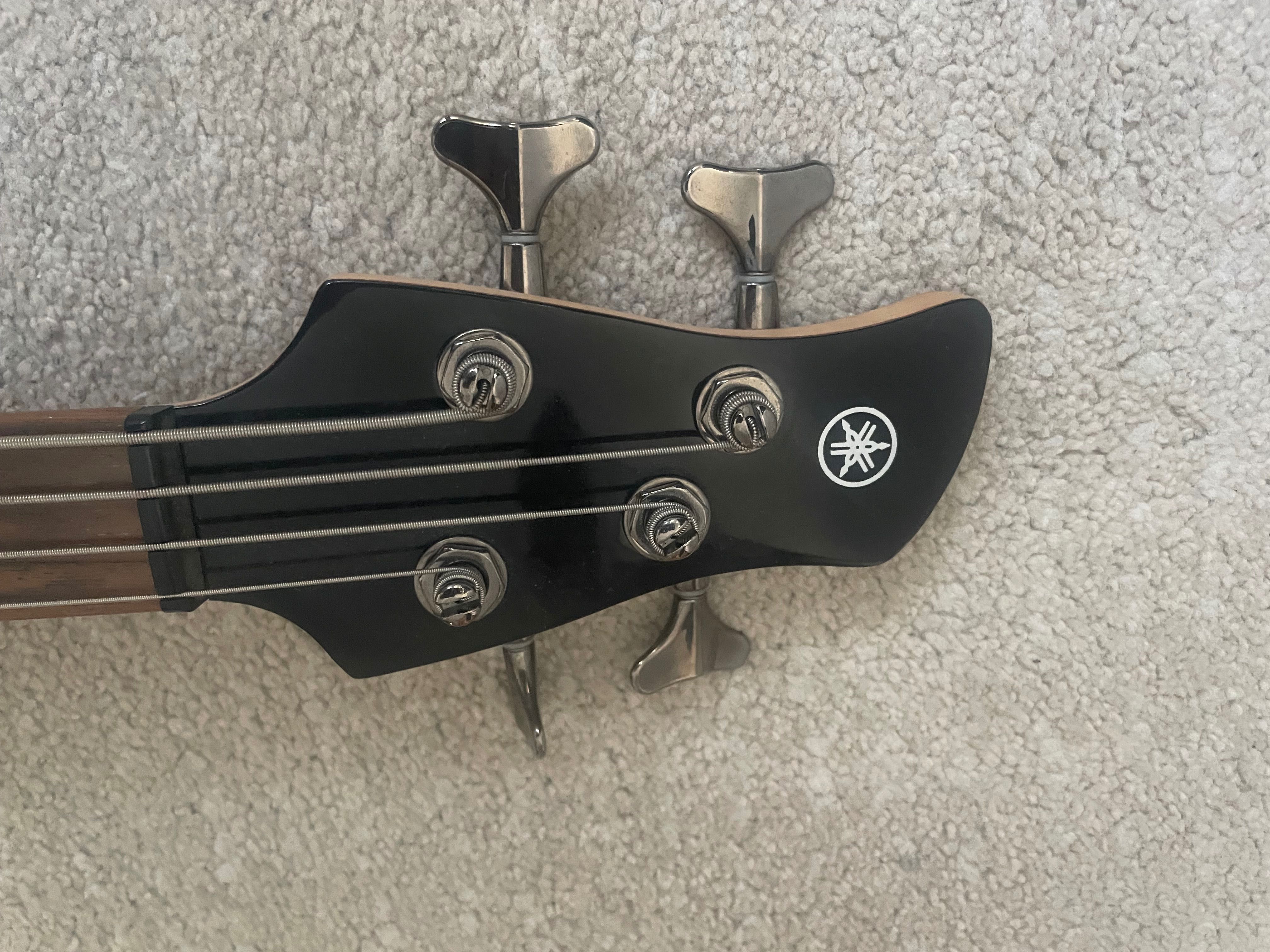 Baixo Yamaha TRBX 304