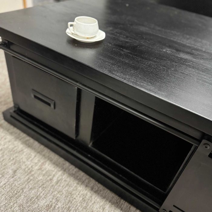 Big Black Loft - Czarny loftowy stolik do salonu  tylko w MANGOMEBLE